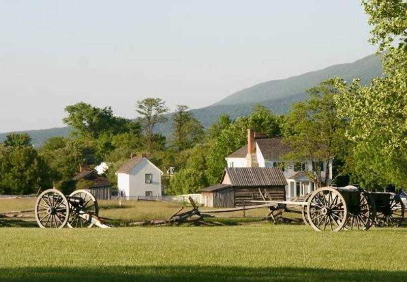 Fairfield Inn And Suites By Marriott Strasburg Shenandoah Valley Amenities photo